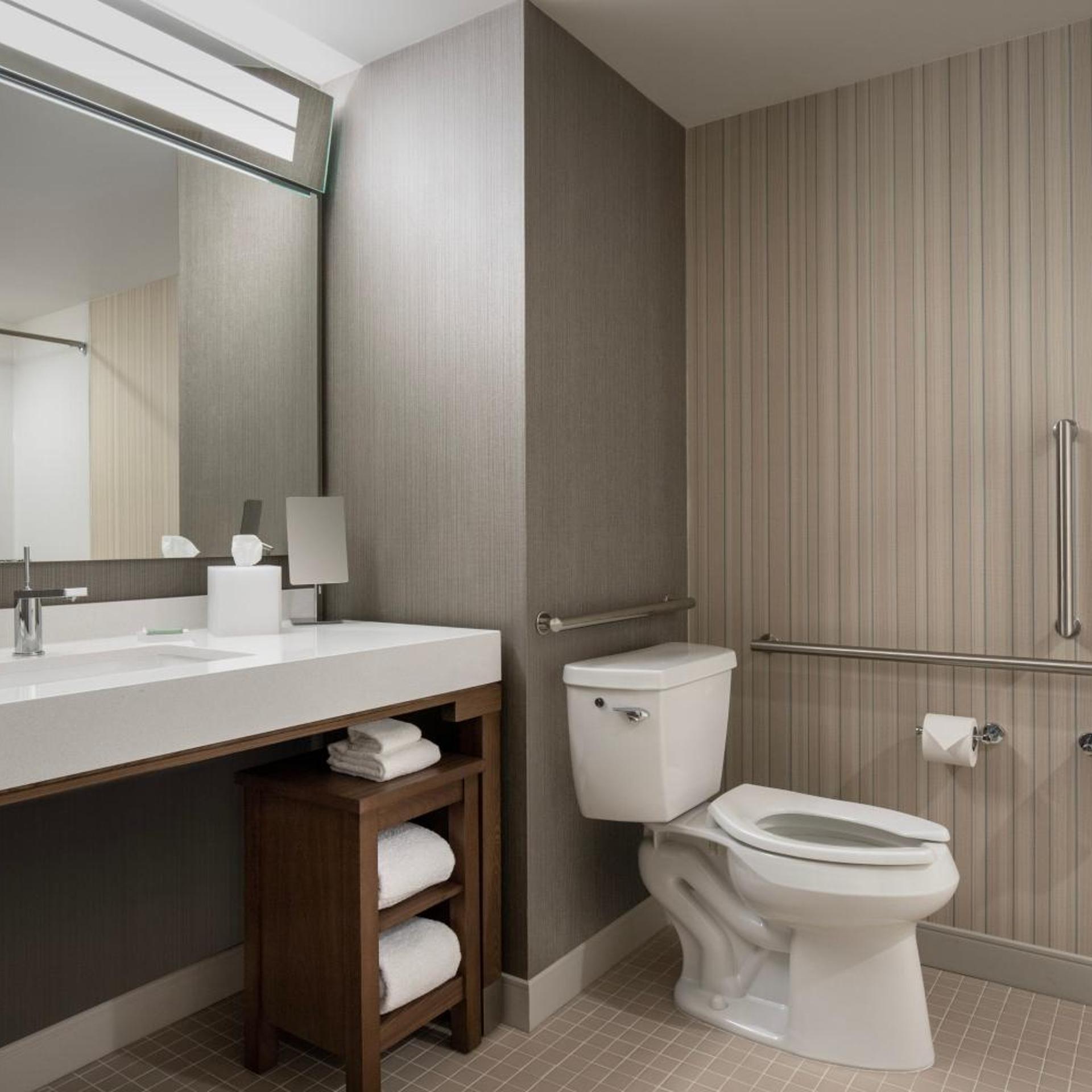 غرفة قياسية بسريرين كوين بإطلالة على المدينة، Courtyard By Marriott Nanaimo 7/10