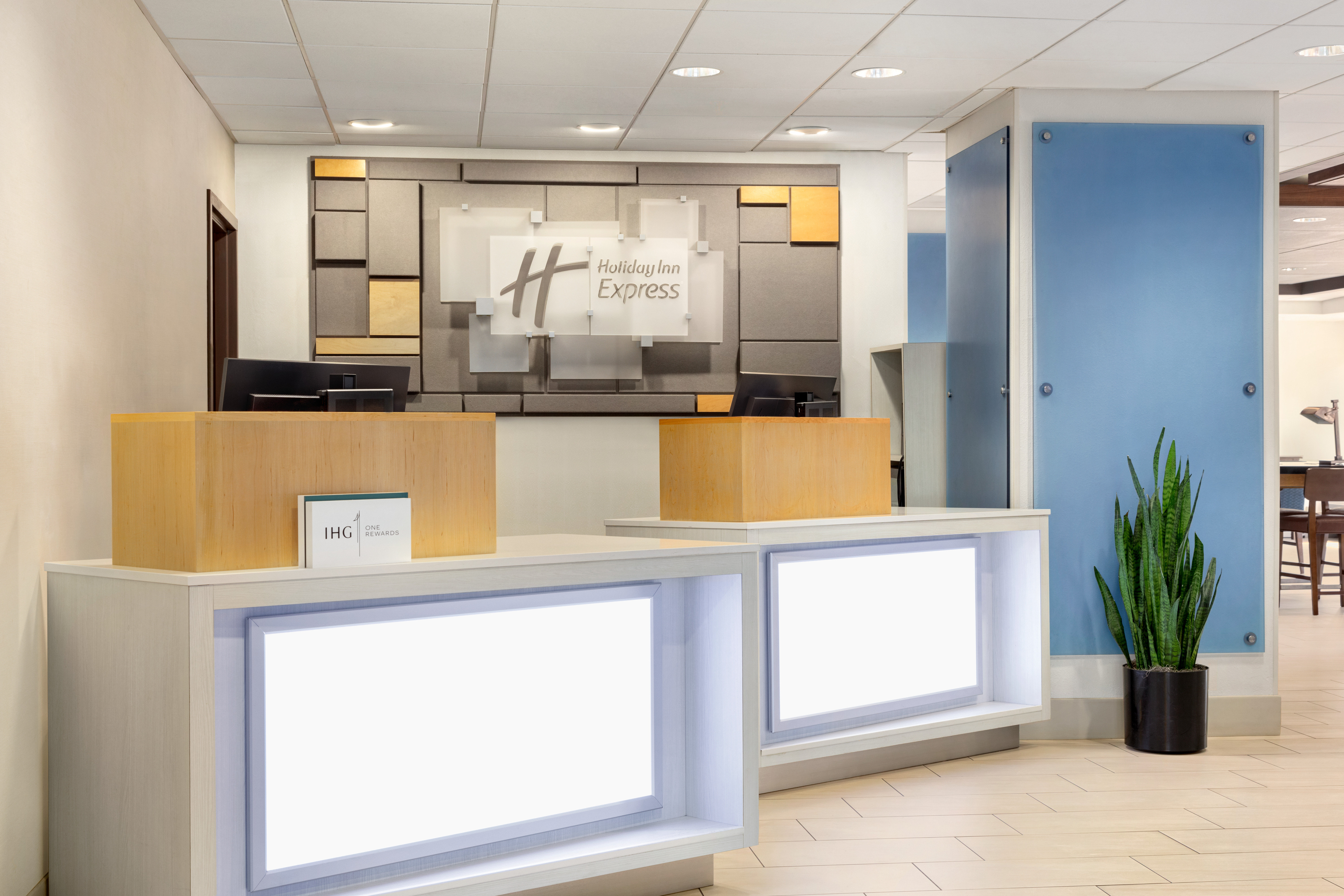 Holiday Inn Express San Antonio-Airport 5/57