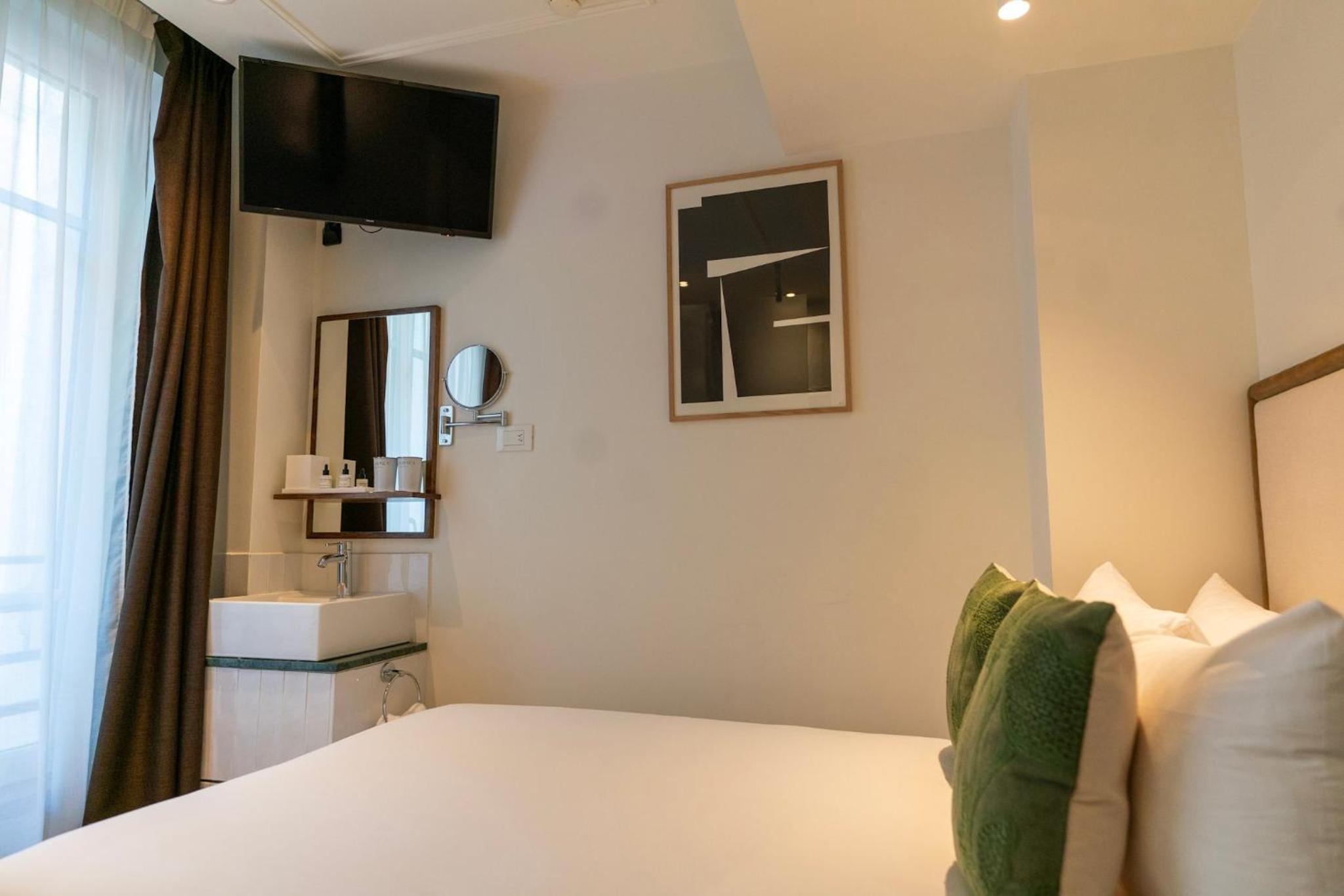 Room, Single