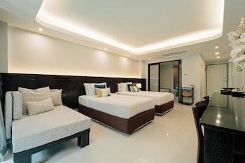 Room, Twin Beds, 2 Double Beds, Pool View, Pool Access
