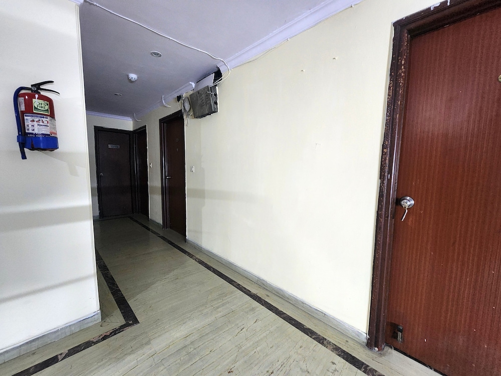 Oyo Rooms 760 Karol Bagh Metro Station 11/50