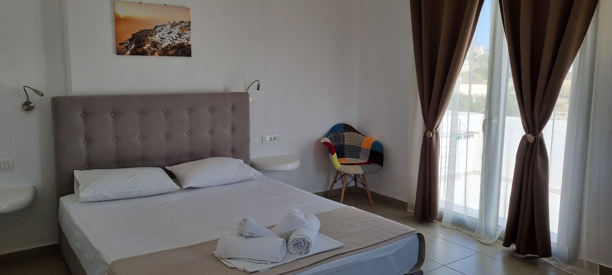 Superior, Quadruple, Thira S Dolphin Hotel 4/10