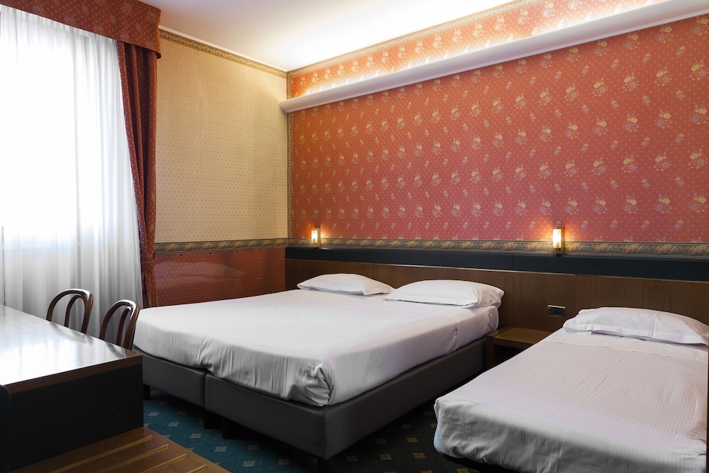 ROOM, SINGLE, DOUBLE BED