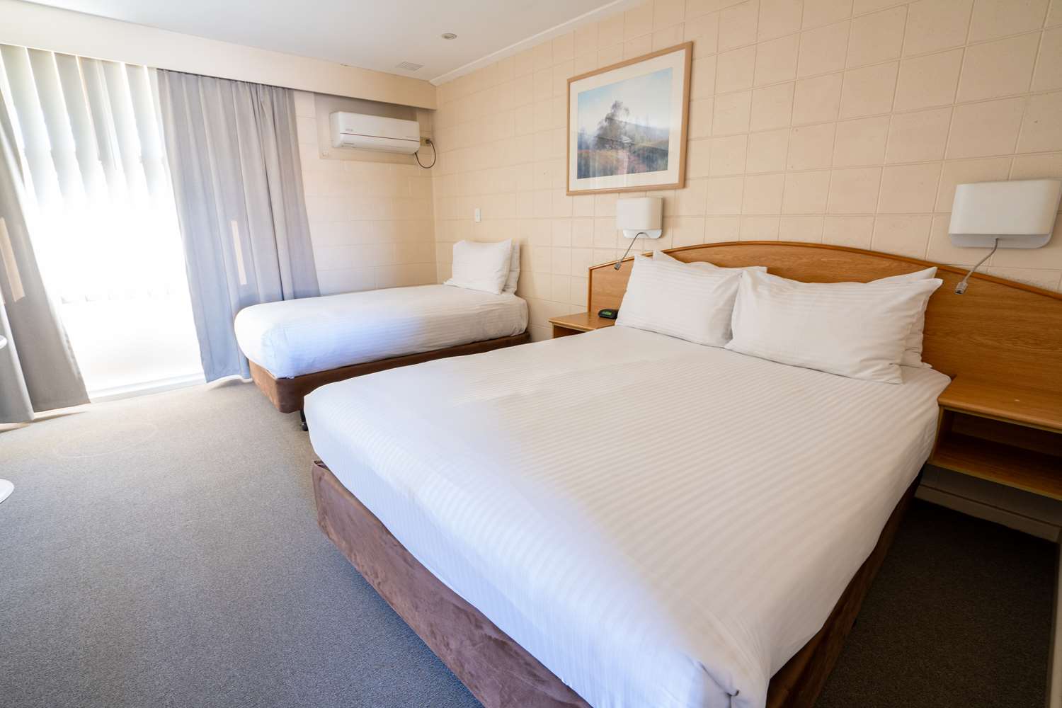 Premium, 1 Queen and 1 Single Bed