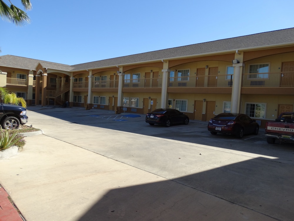 Regency Inn & Suites Baytown 51/62