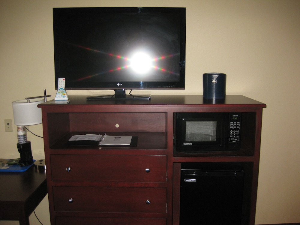 Best Western Plus Springfield Airport Inn 35/39
