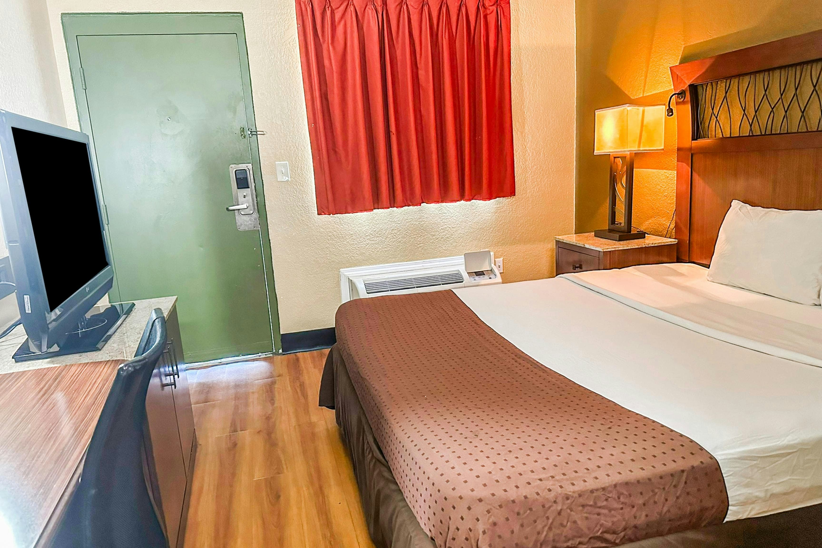 ROOM, KING BED, SMOKING, ACCESSIBLE