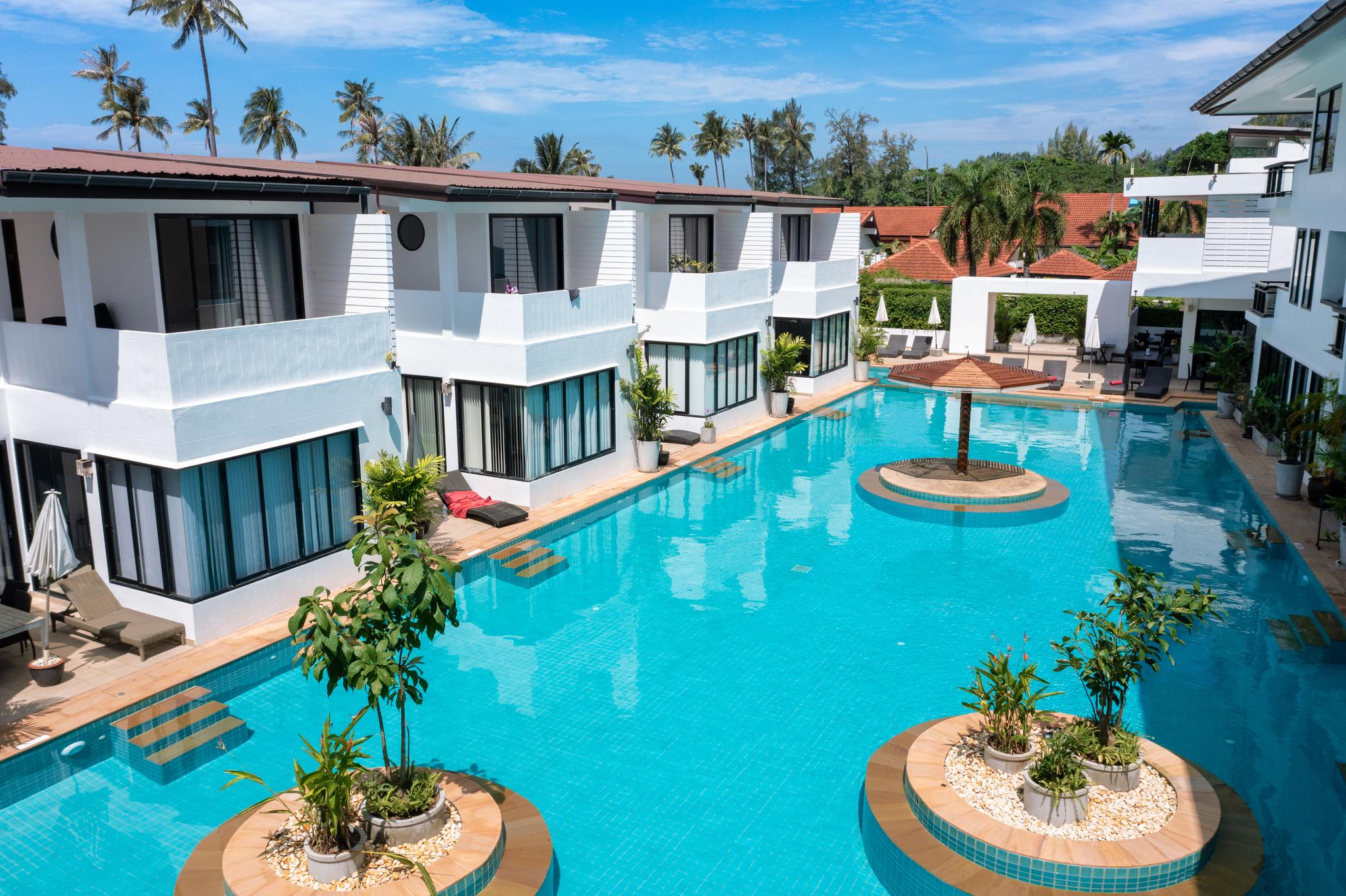 3 Bedrooms, Penthouse, King and Double Bed, 2 Bunk Beds, 1 Queen and 2 Bunk Beds, 2 Terraces