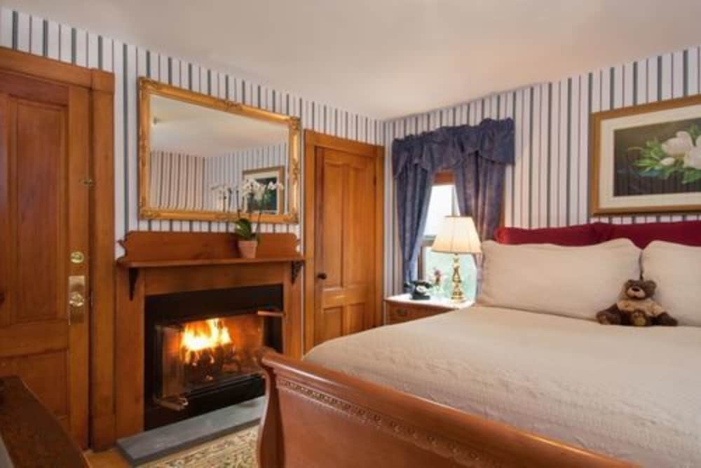 Inn at Ellis River 8/50