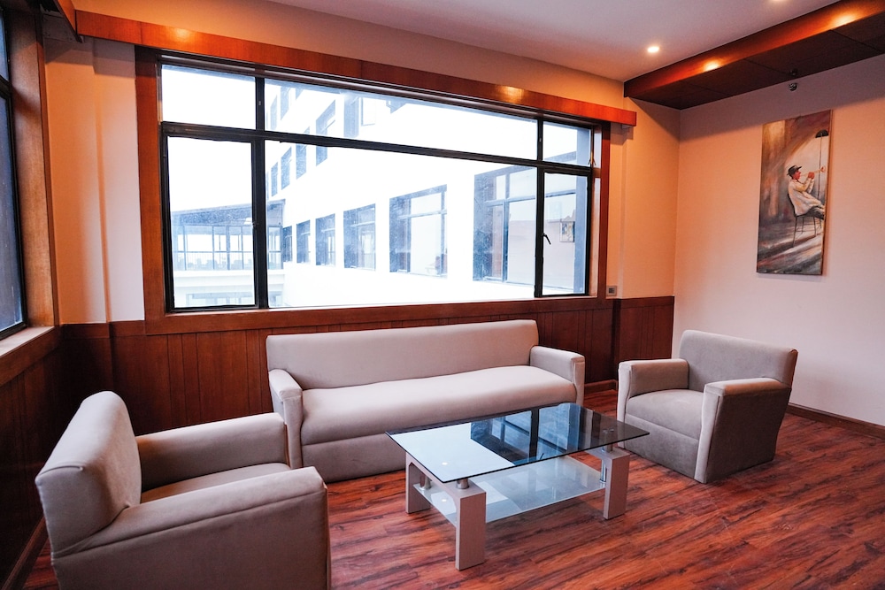 Orsino Resort Mall Road 27/46