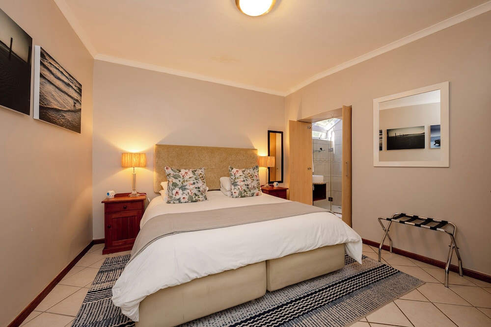 Garden, King Bed
