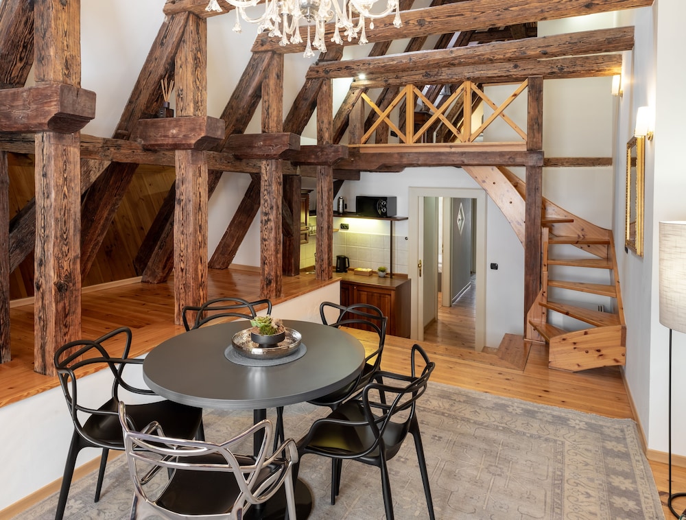 Chateau 9 Apartments by Adrez Living 32/50