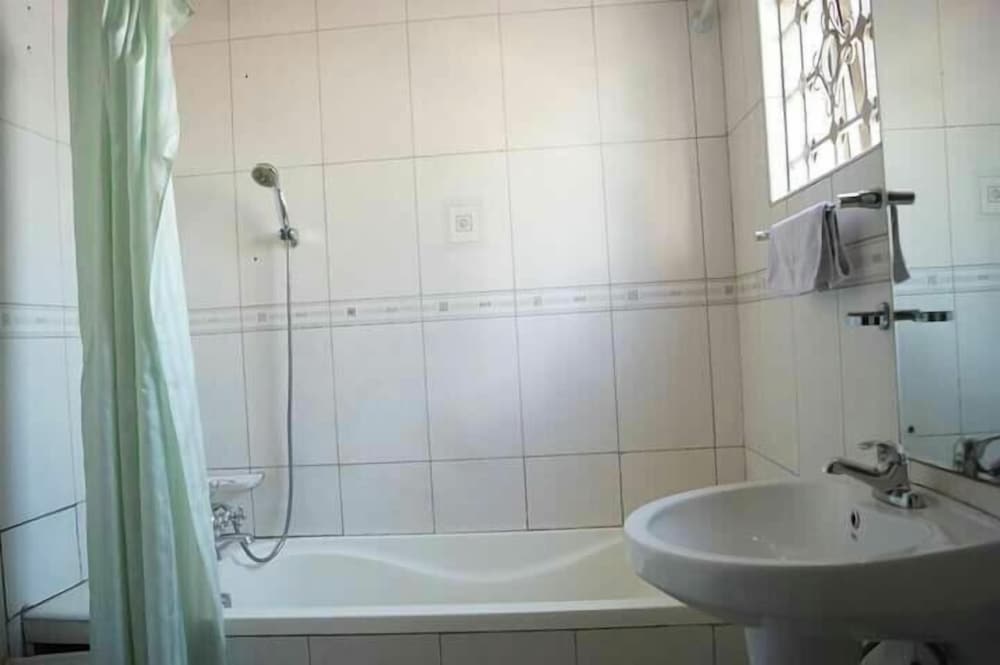 Jbk Hotel 30/33