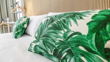 Swim Up, Double Bed