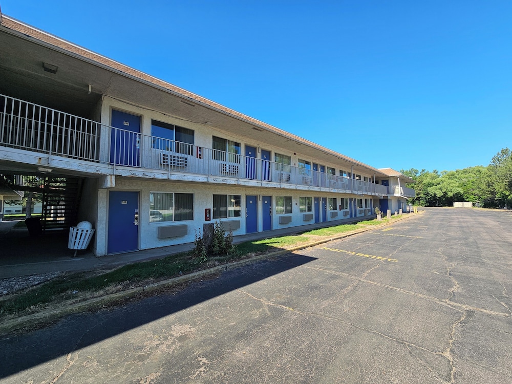 Motel6 Mitchell, SD 62/68
