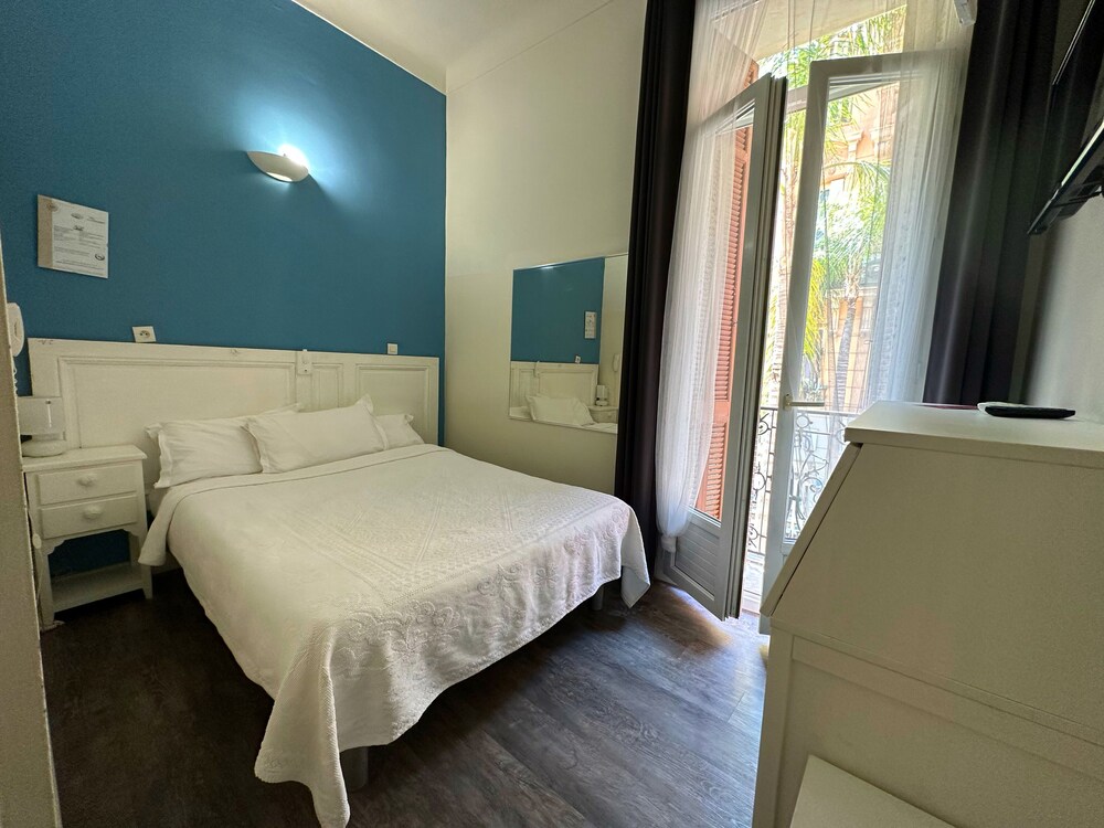 Azur Hotel 17/59