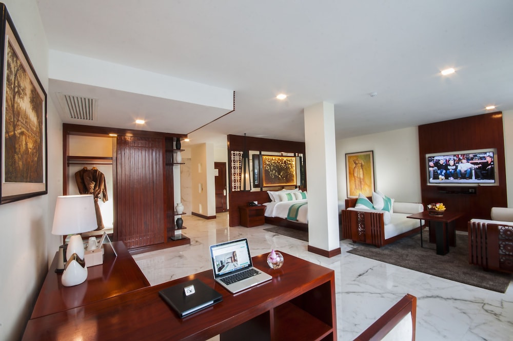 THE PRIVILEGE FLOOR BY LOTUS BLANC 27/40