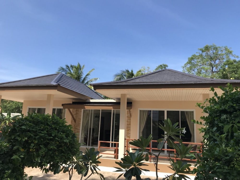 Phalarn Inn Resort 4/57