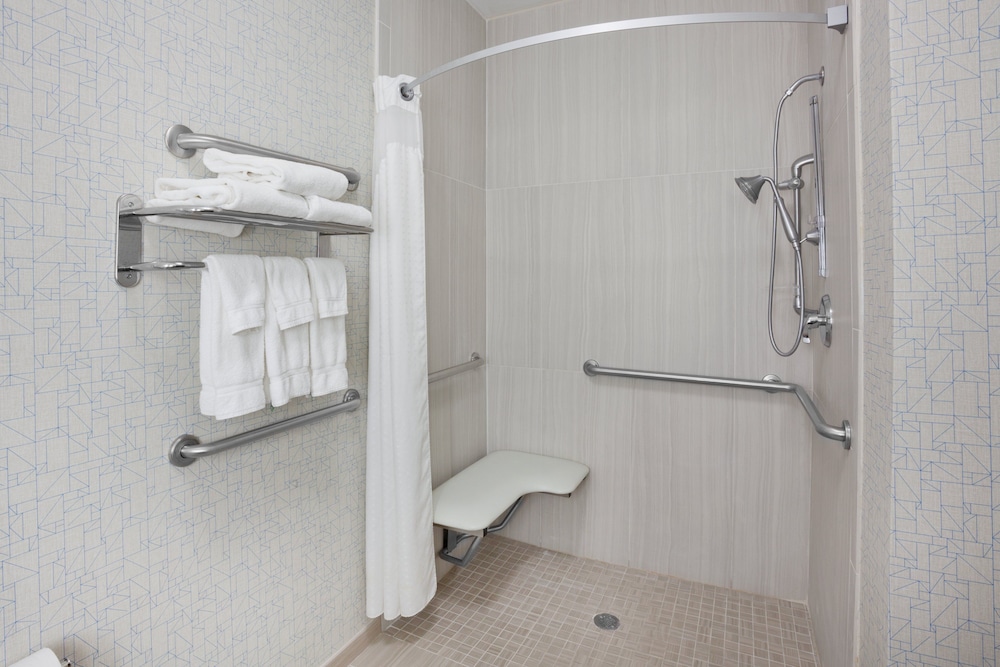 Holiday Inn Express & Suites Dickinson 17/60