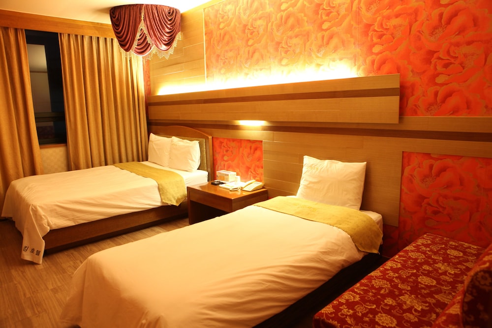 King Hotel 12/42
