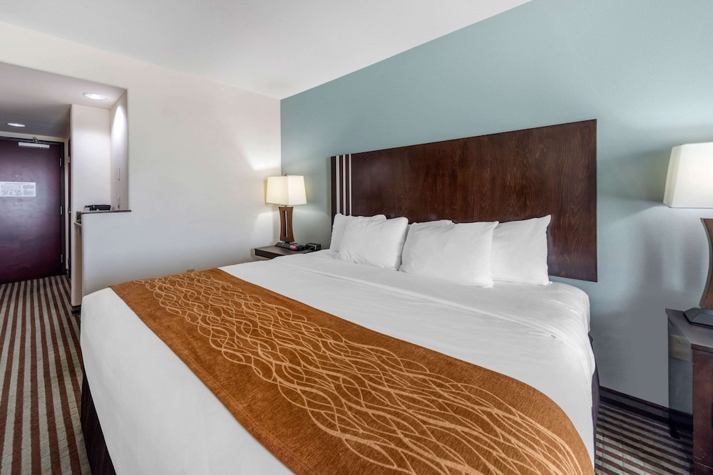 Comfort Inn and Suites Perry I-35 13/36