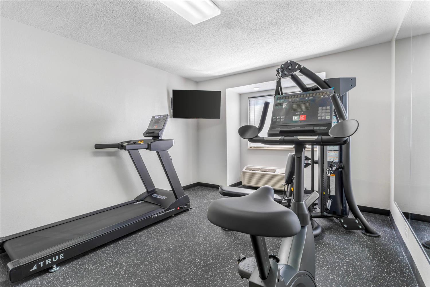 Quality Inn & Suites Knoxville West Cedar Bluff 10/18