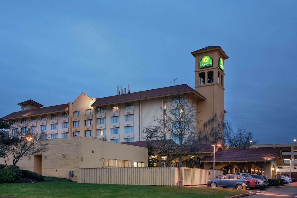La Quinta Inn & Suites by Wyndham Seattle Sea-Tac Airport