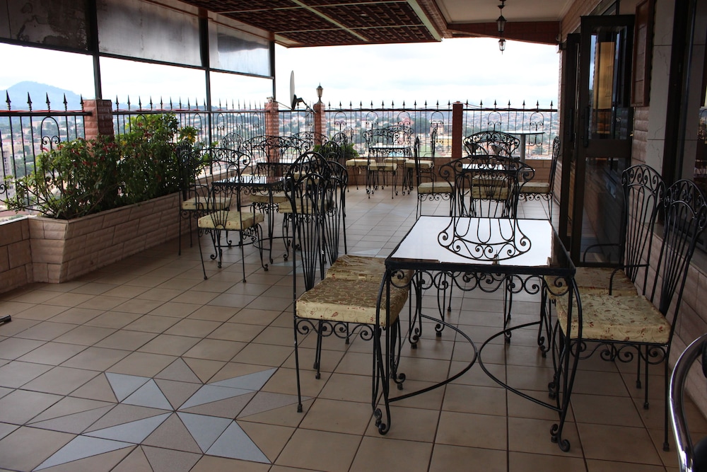 Tou'Ngou Hotel 37/50