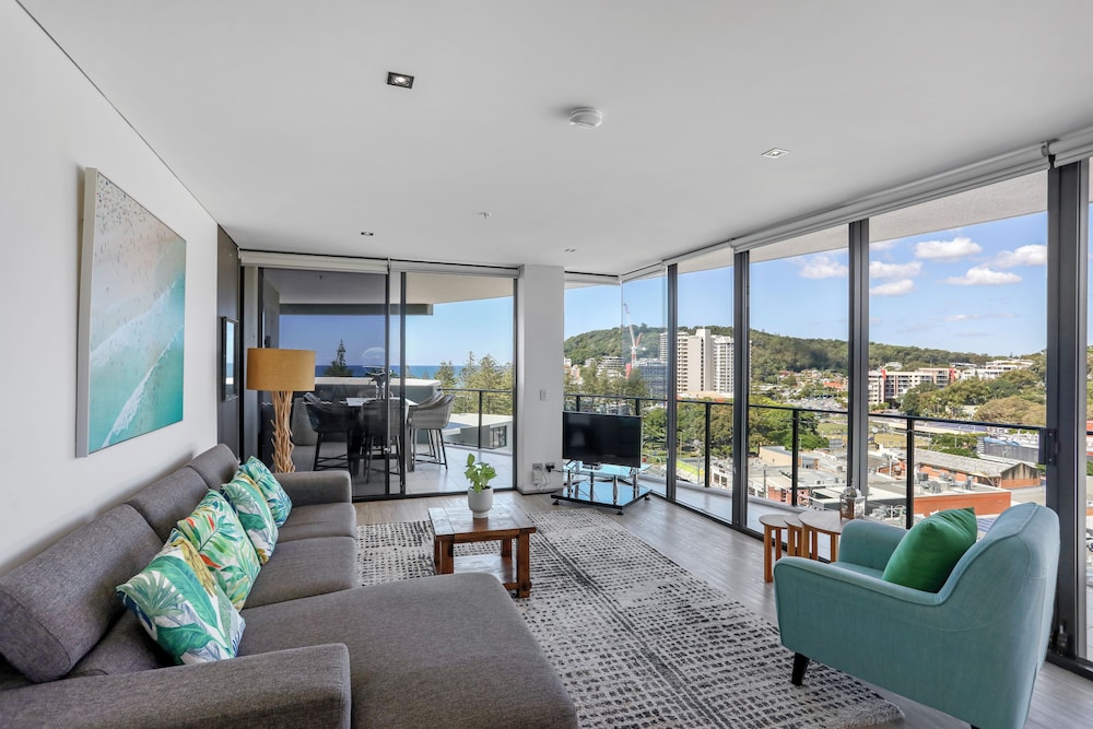 Ambience on Burleigh Beach 32/49