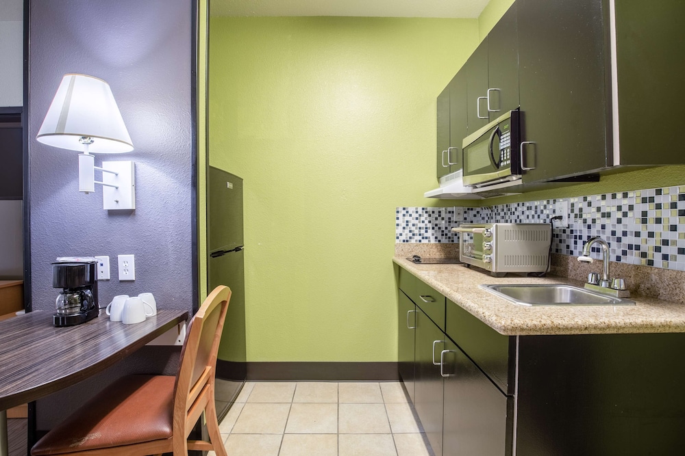 Studio6 Bay City, TX 57/62
