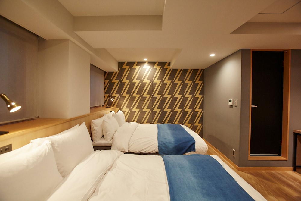 DELUXE, TWIN BEDS