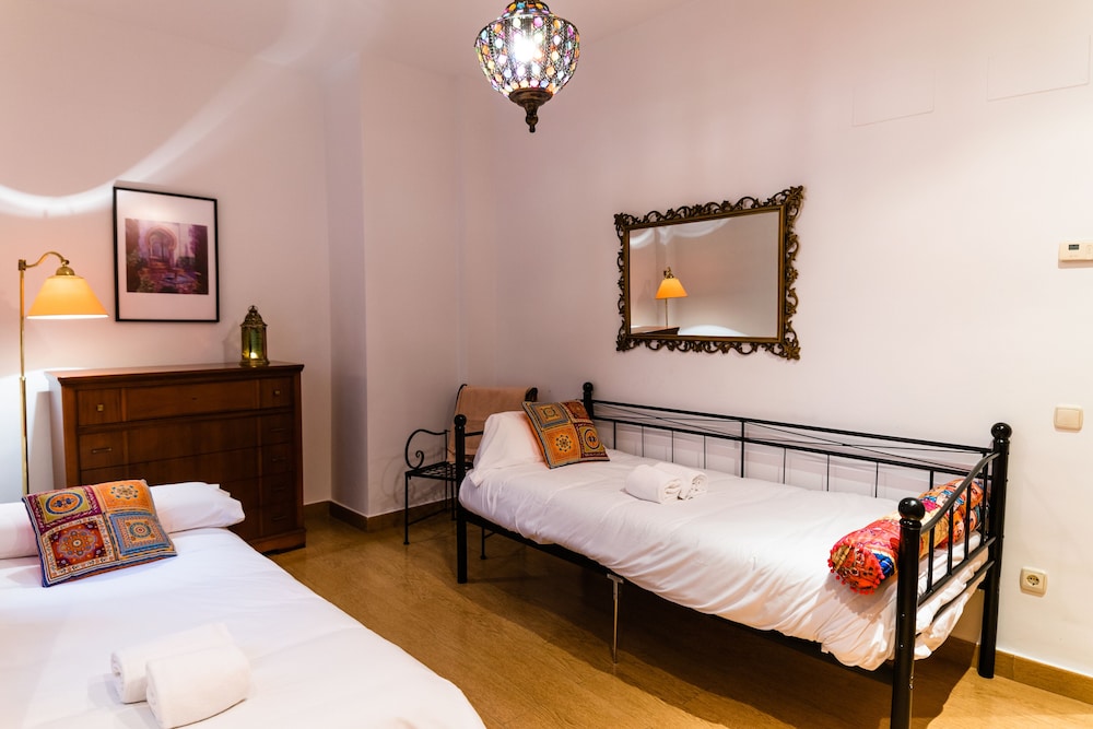 Triana Luxury Home 12/48