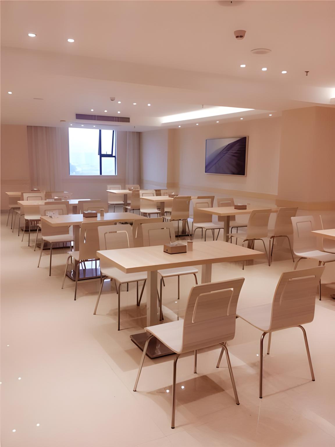 City Comfort Inn (Yangjiang Yangchun Bus Station) 34/36