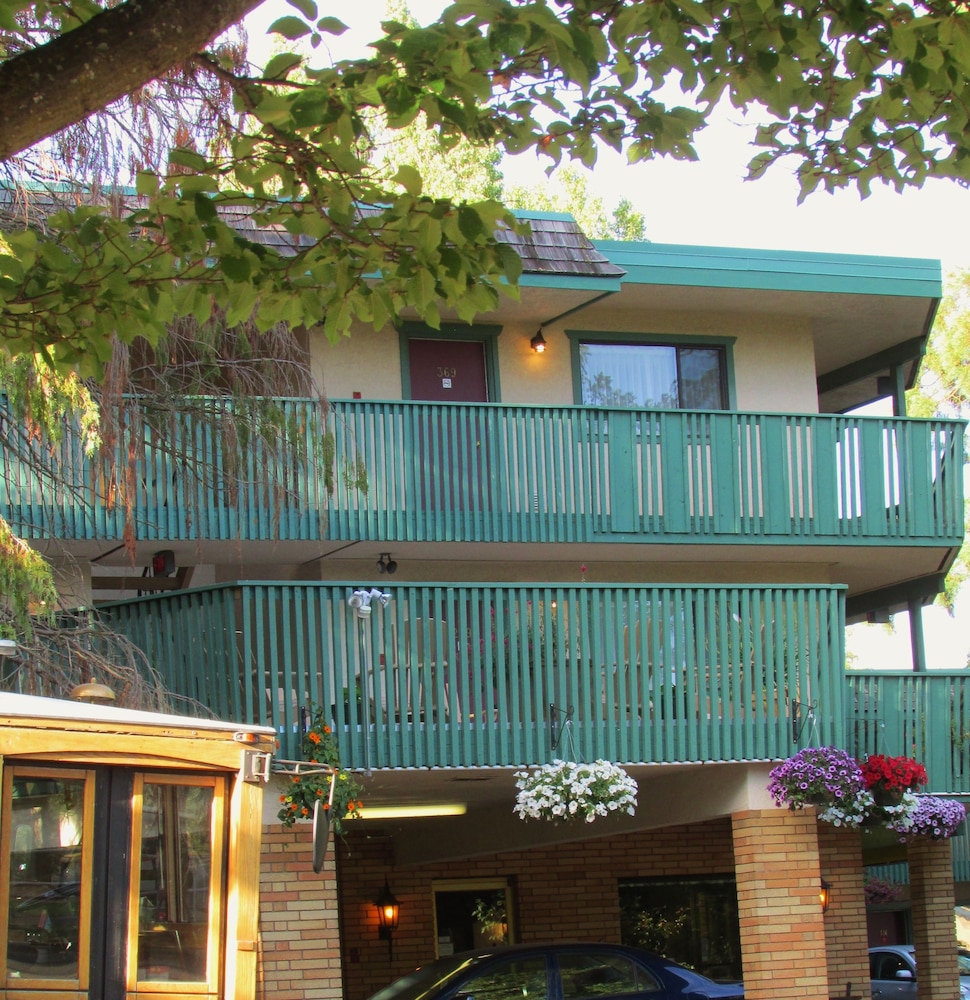 Robin Hood Inn & Suites 2/59