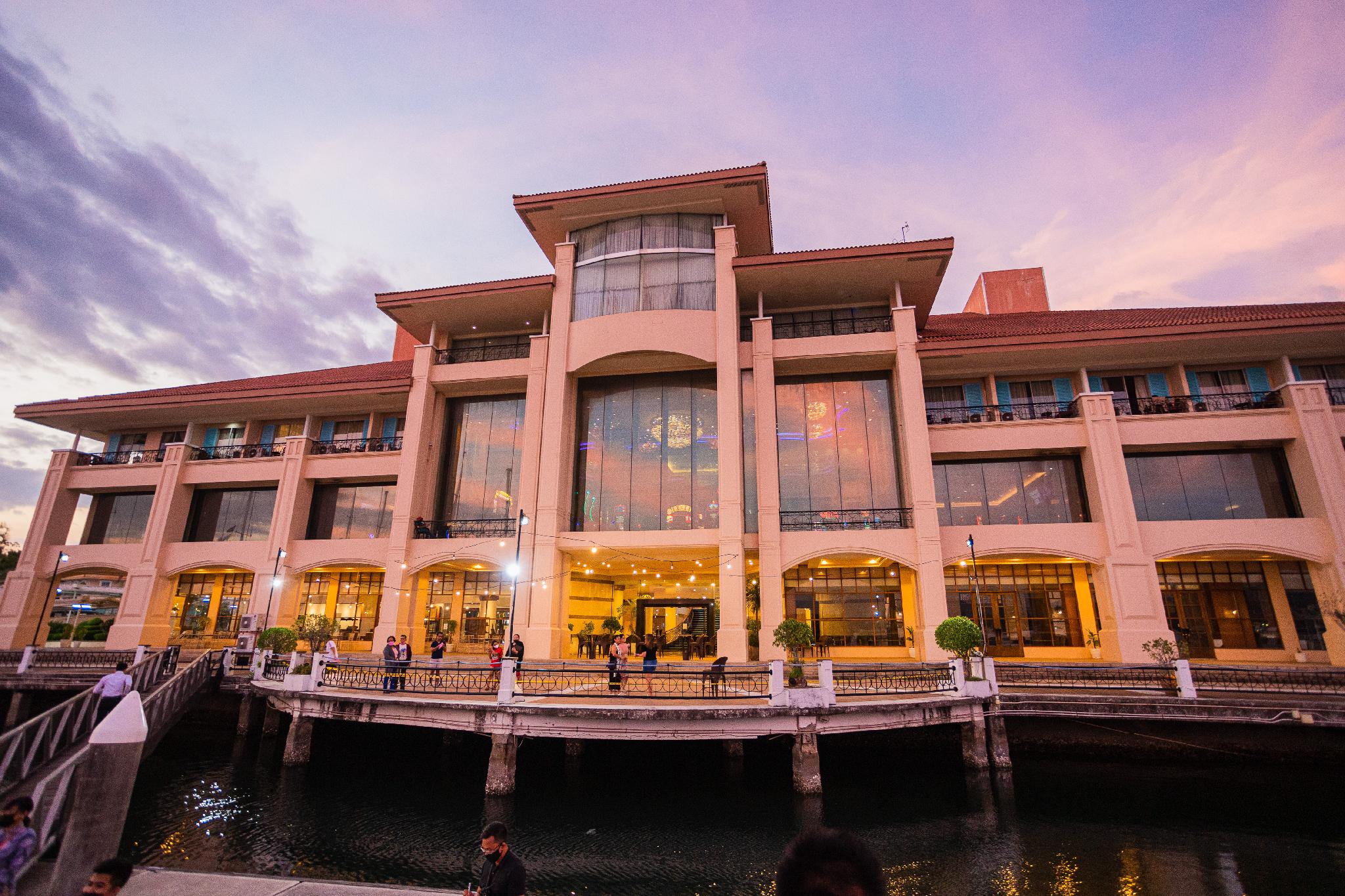 Subic Bay Yacht Club 2/49