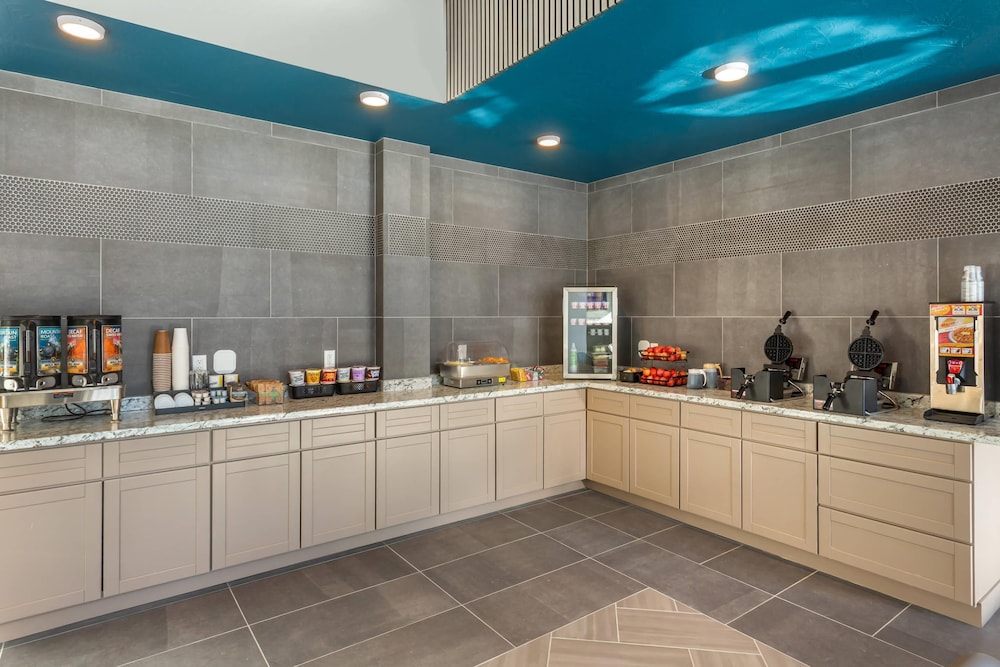 The Valor, Ascend Hotel Collection 8/55