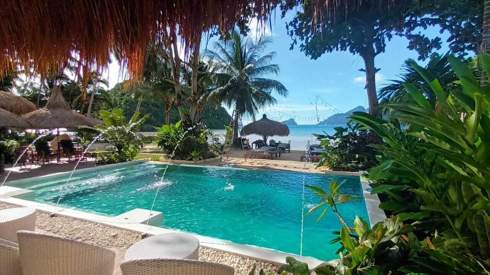 Las Cabanas Beach Resort 7/65