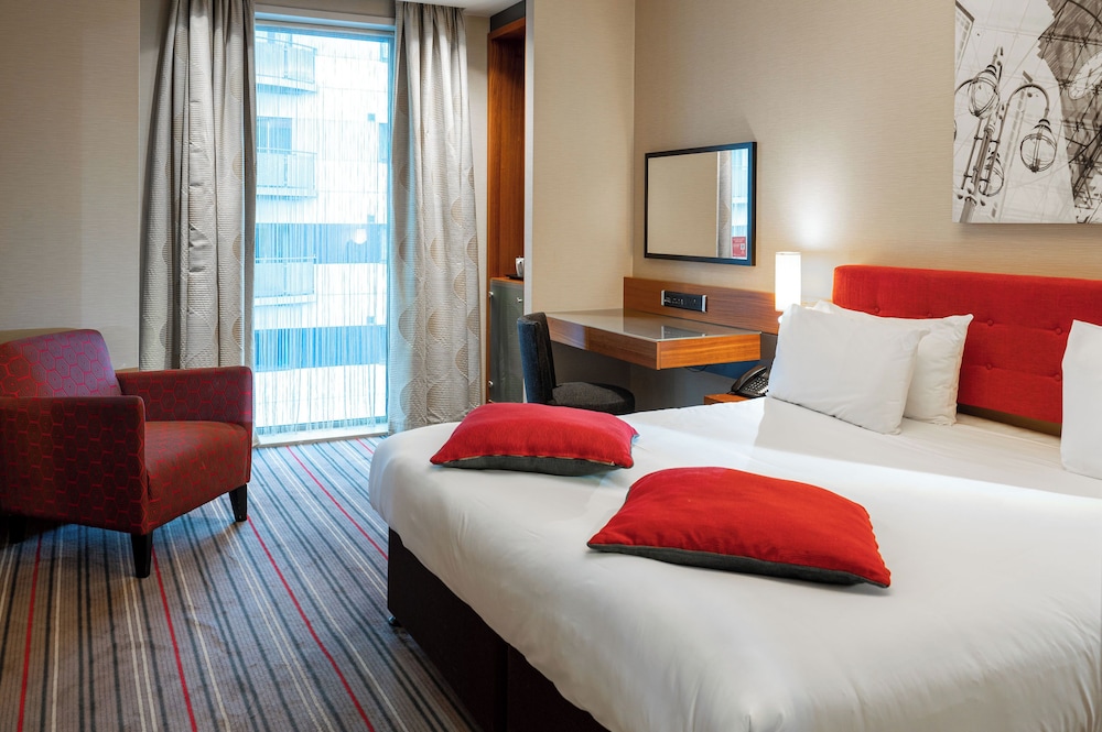 DELUXE, DOUBLE BED