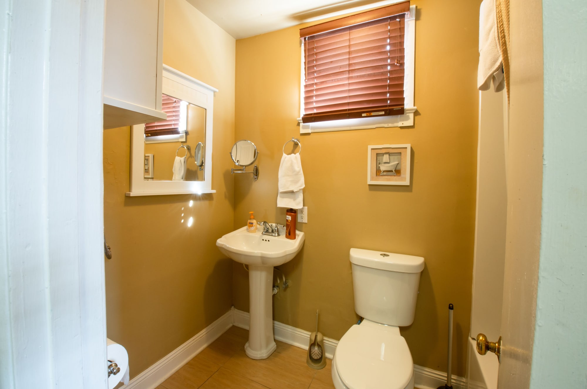 1 BEDROOM, APARTMENT, KITCHEN, COURTYARD AREA