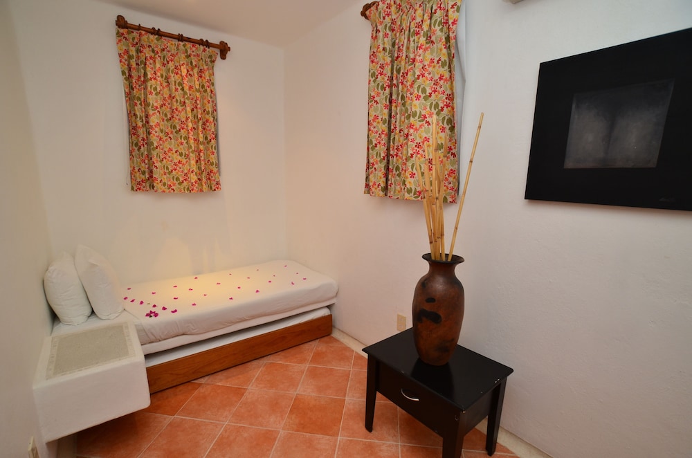 Pacifica Resort Ixtapa 42/72