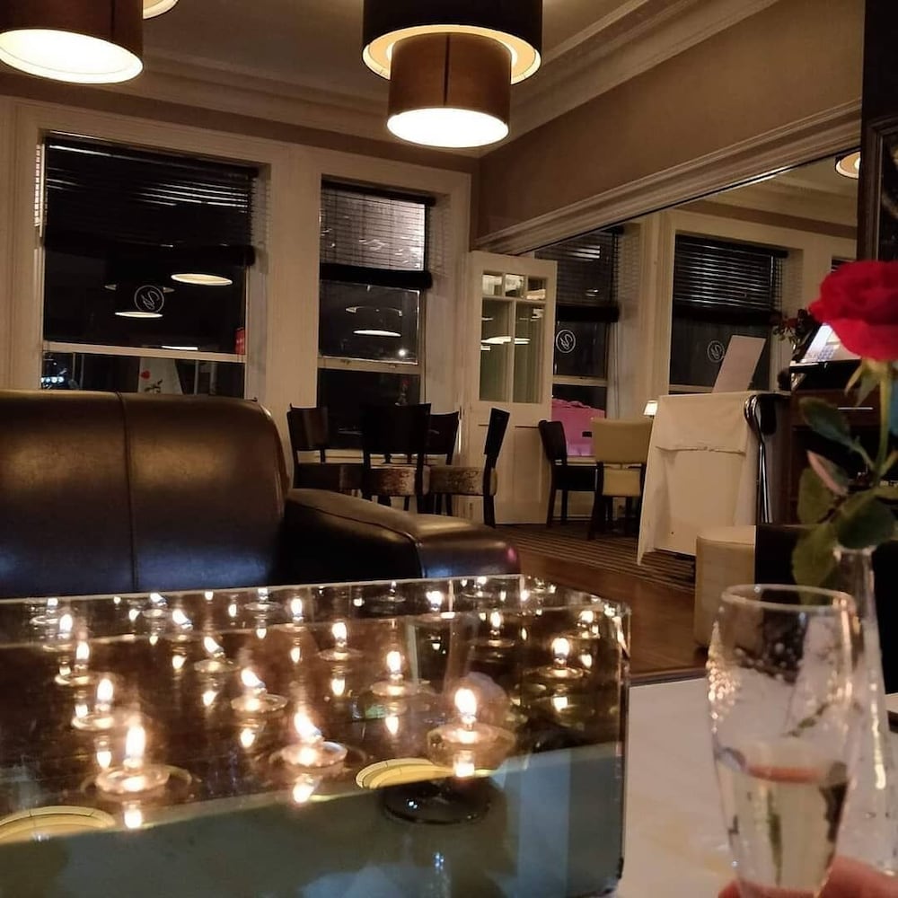 The York Hotel 7/49