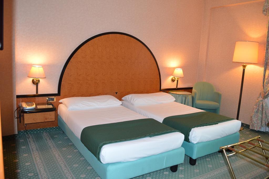 Standard, Twin Beds