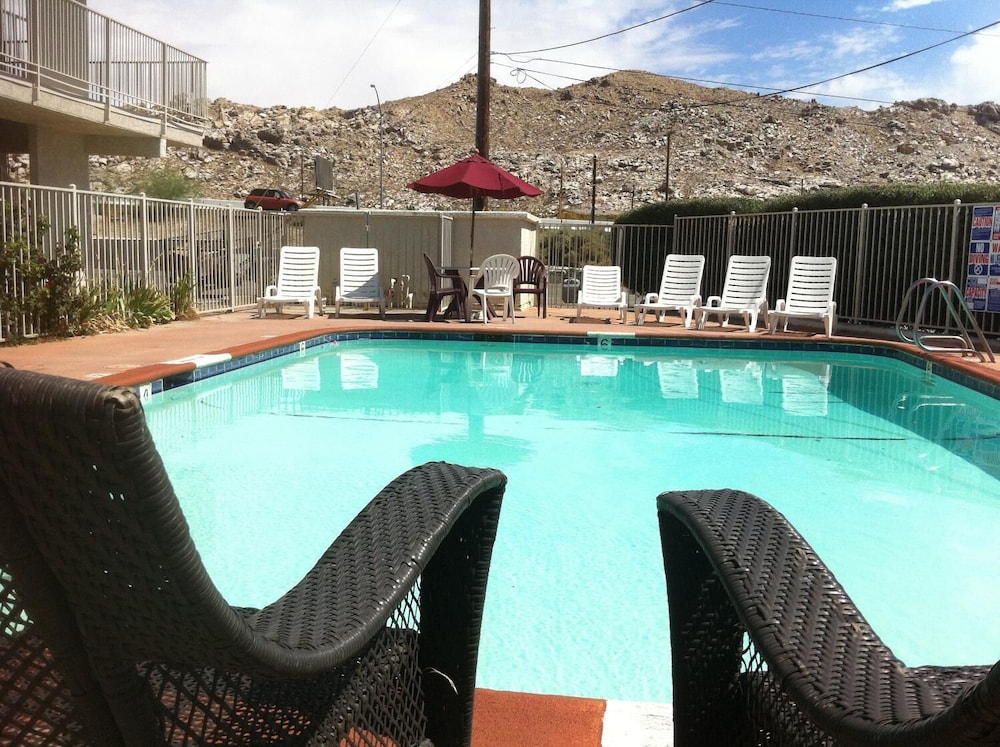 Hilltop Inn Suites 1/28