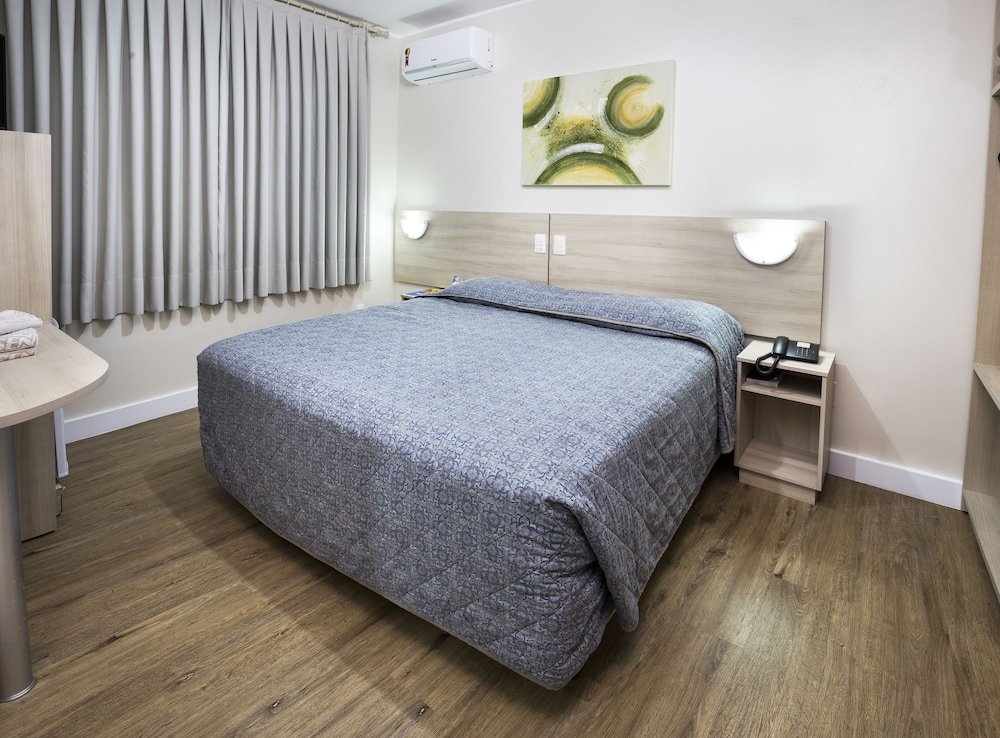 Rosenbrock Hotel 28/70