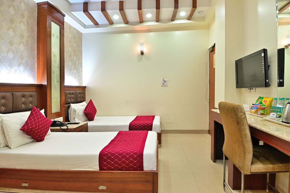 Deluxe, King Bed, Aster Inn Hotel 6/10