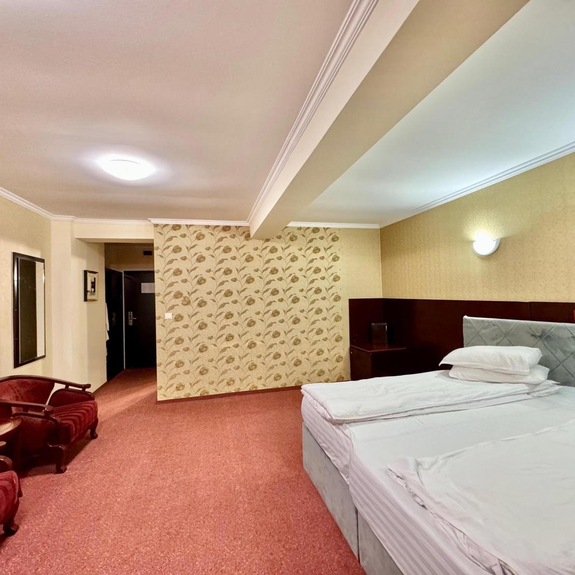 Studio, King Bed