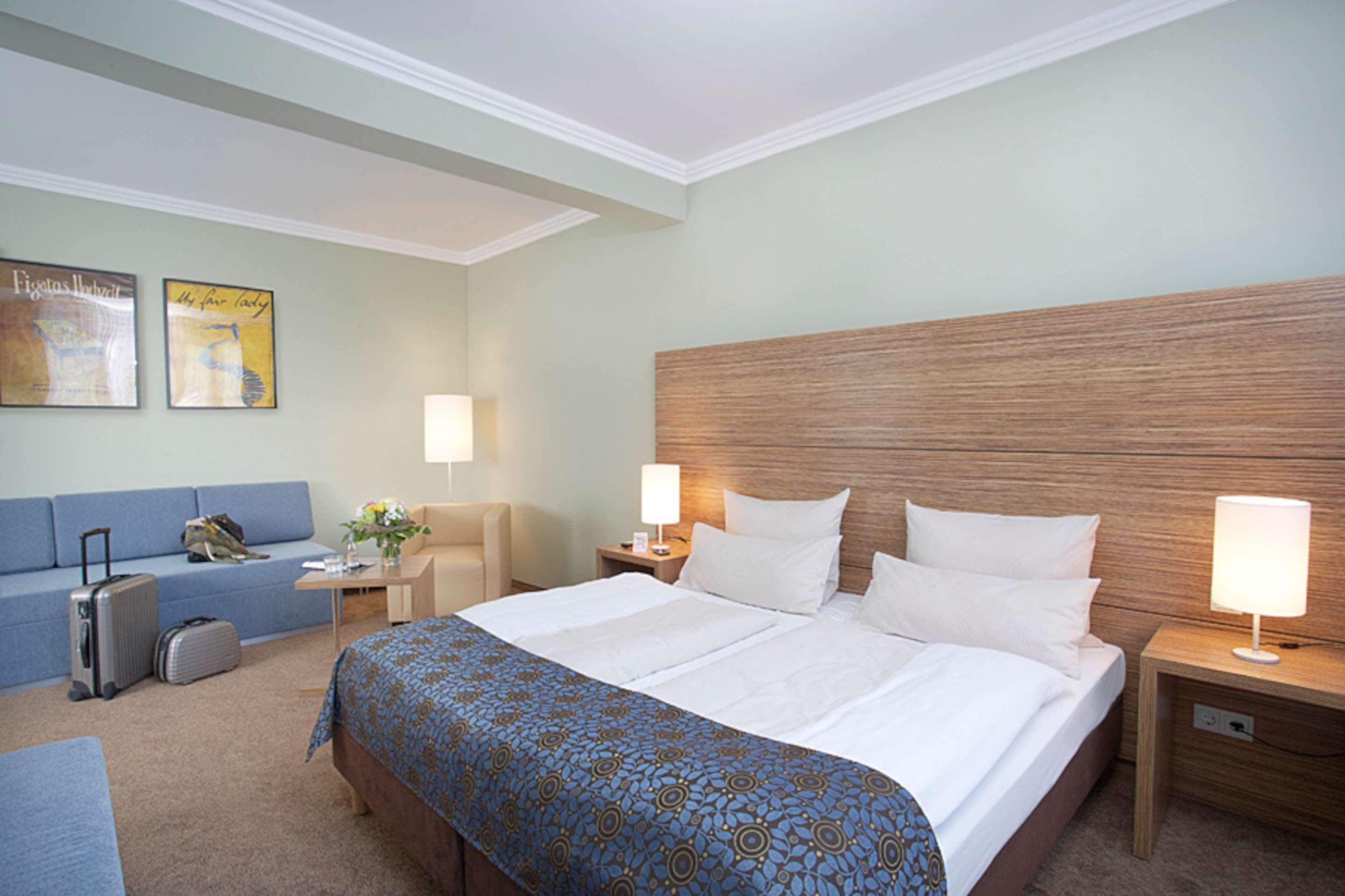 First Class, Twin Beds, Park View, Sofa