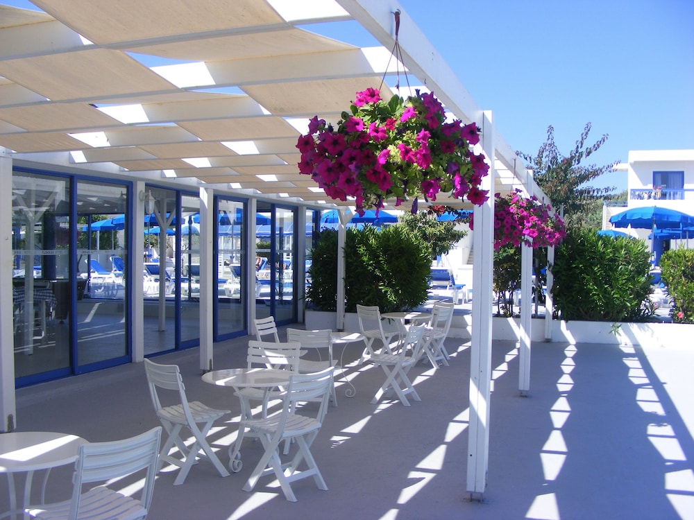 Flokkas Hotel Apartments 40/50