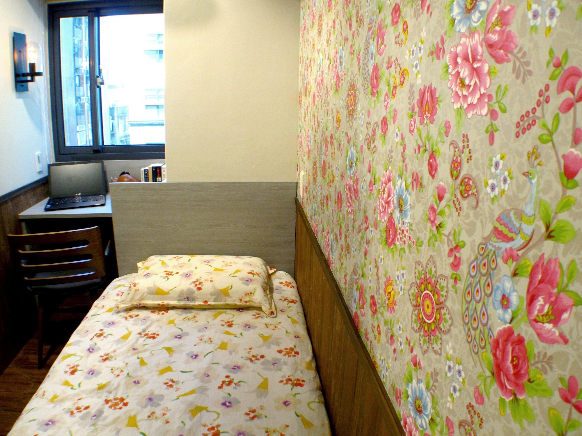 STANDARD, SINGLE, SINGLE BED, SHARED BATHROOM