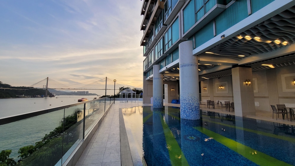 Grand Bay View Hotel 49/50